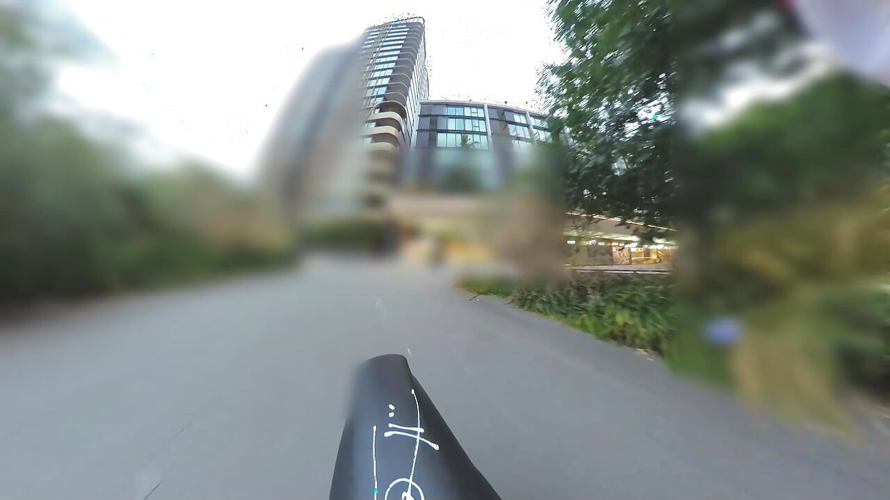 Seggdugó és töltött óvszer nyilvános biciklizés közben - elkapva!