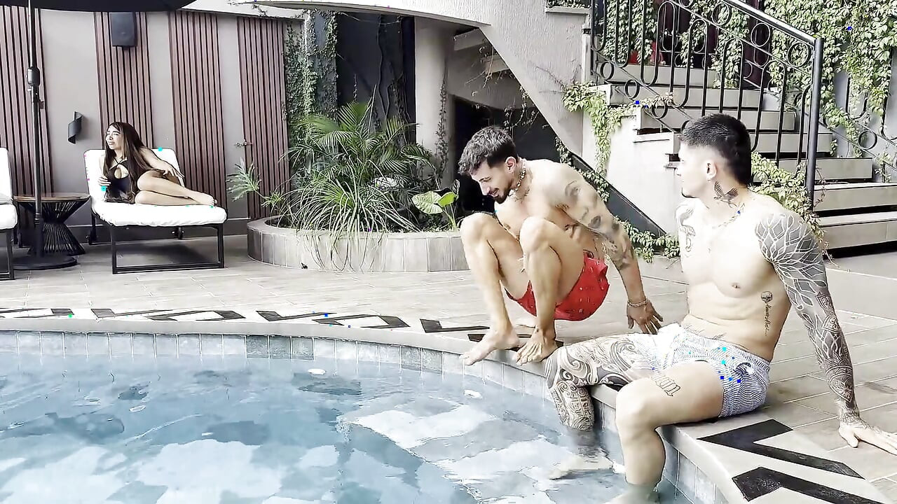 We Double Penetrate a Mexican Woman We Met at the Hotel - Duvan Saray, Verito Aguas & Valentino Roca