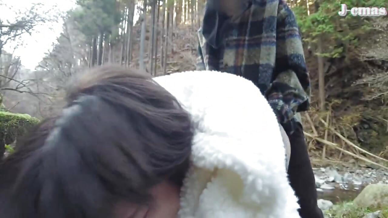 A Daring Beauty Merangkul Udara Terbuka Dan Meninggalkan Jejak Hangat Di mana Ghairah Melimpah Separuh Pertama - C