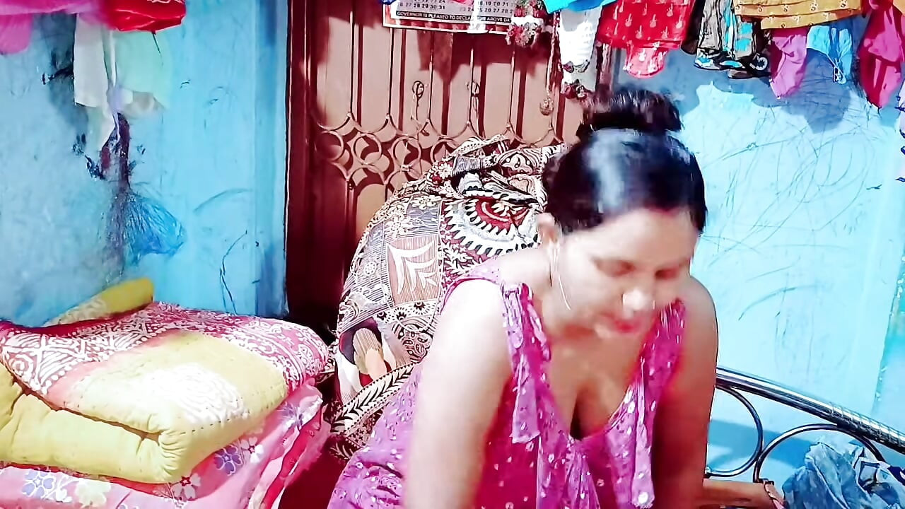 Desi masoom larki har fuck, sthaniy bhartiy larki kndom ke sath vidiyo chod rahi hai