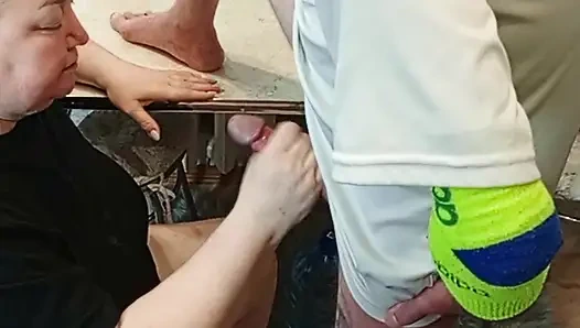 Üvey annemi mutfakta ağzından sikiyorum ve boşalıyorum