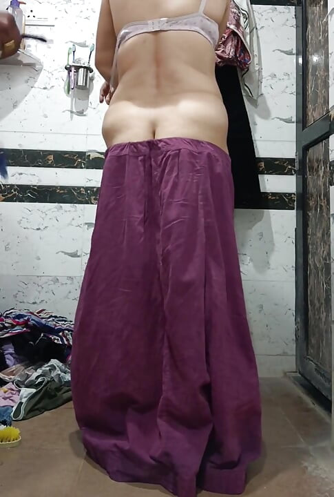 Priya Bhabhi große muschi in seitendildo-video