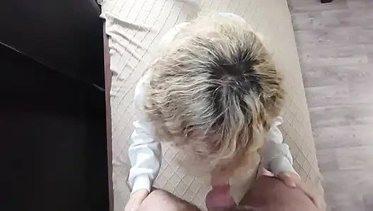 Ich habe meine mitbewohnerin im studentenheim gründlich gefickt und kam auf ihren arsch