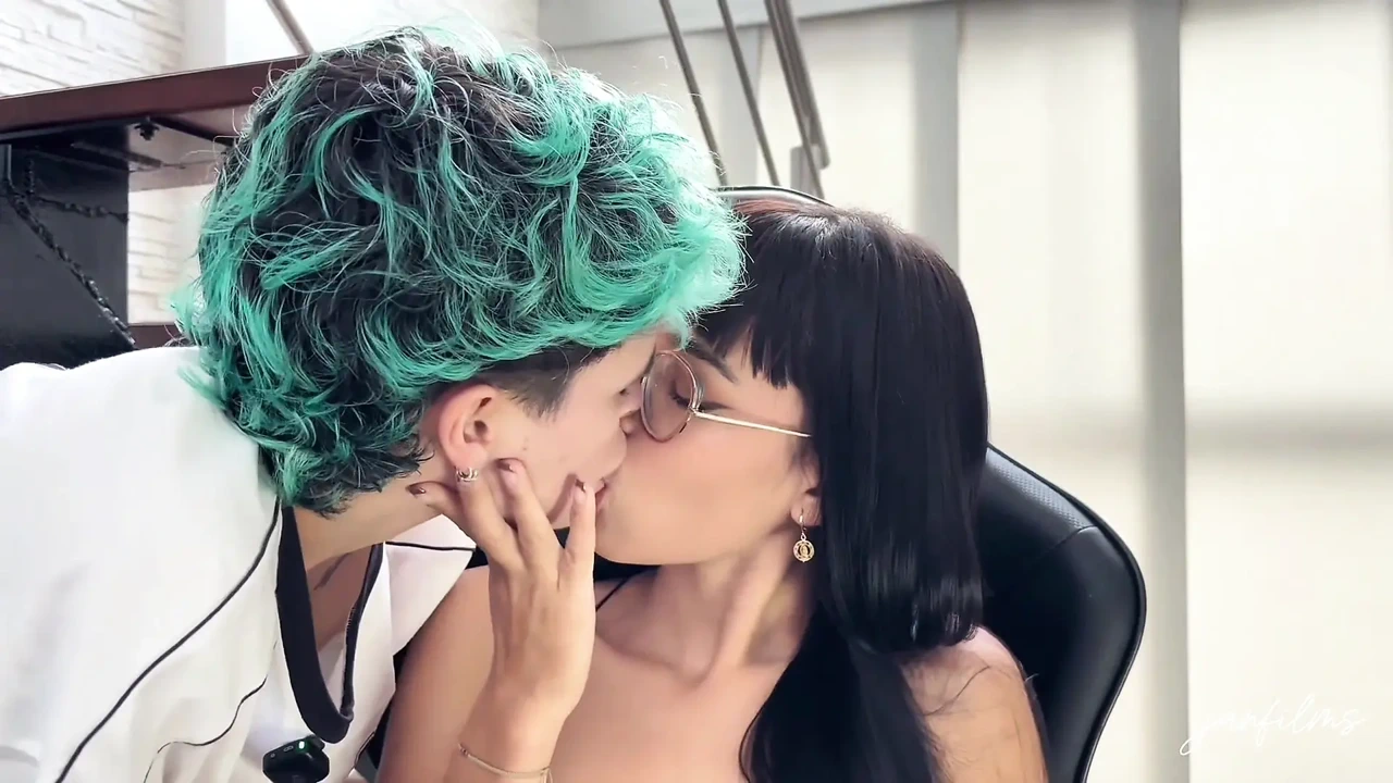 你有一个肥硕的阴户！！