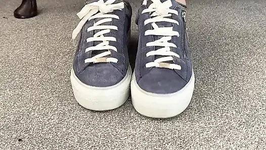 Горячие потные пальцы ног, тебе нужно лизать их для меня