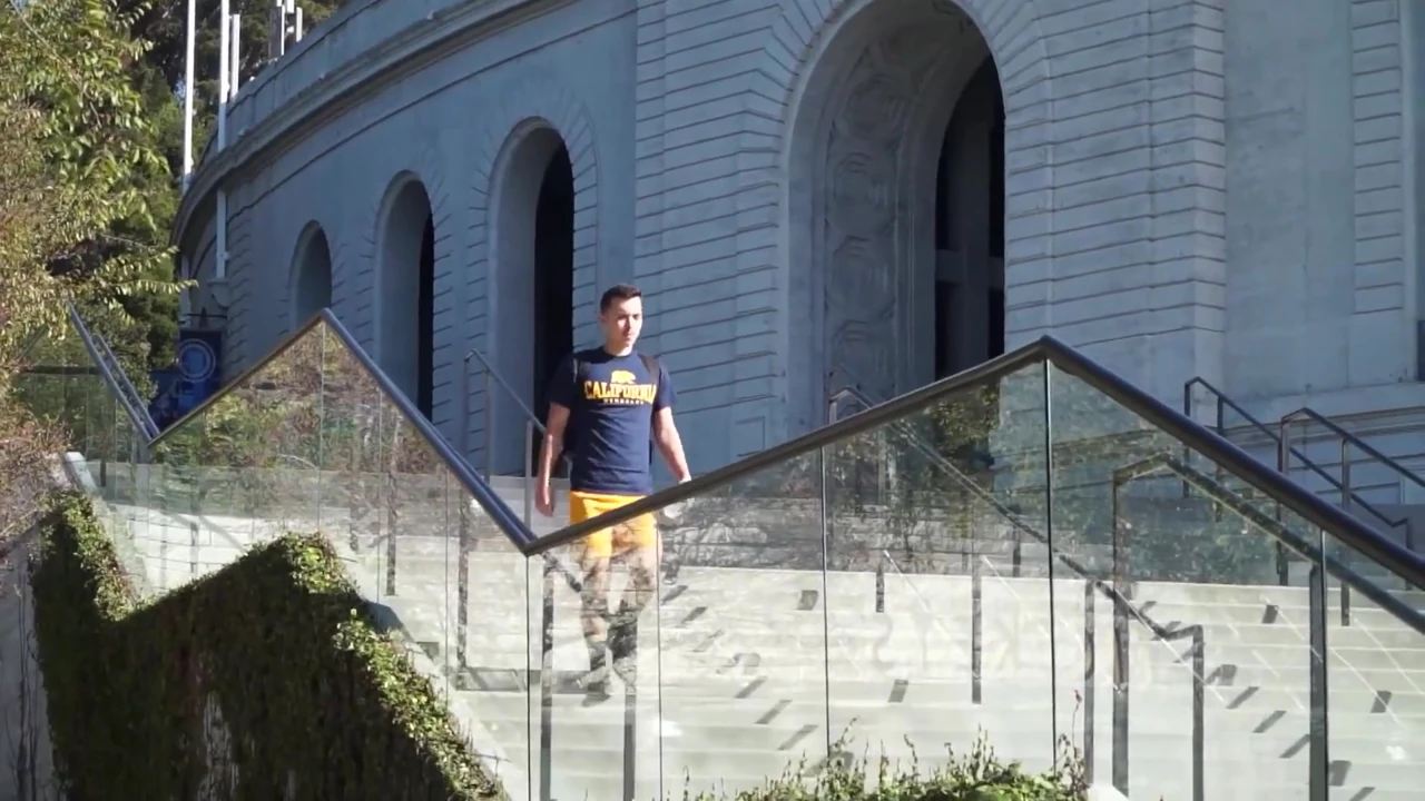 Berkeley Sophomore Year Episode 4: Surprise in the Stalls 4,Naked Sword