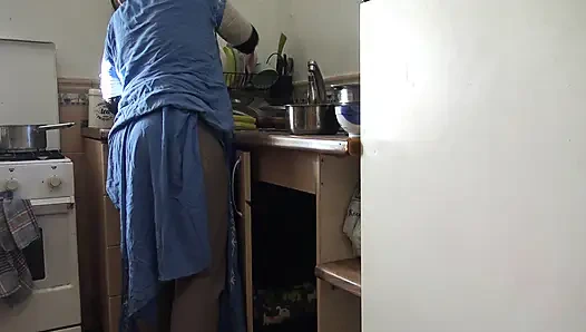 Seks anal sama cewek turki tukang bersih-bersih di Jerman. SEKS ANAL DI DAPUR