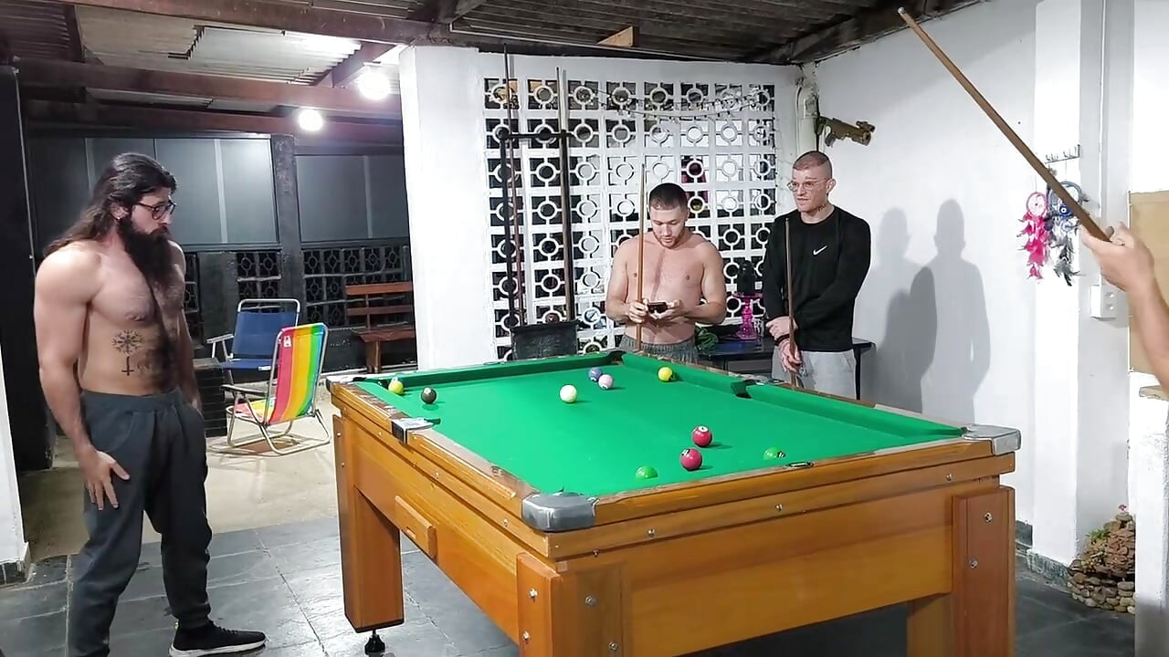 Me, Carmona, Opaido Carmona and Viking de Taubaté started a game of pool naked