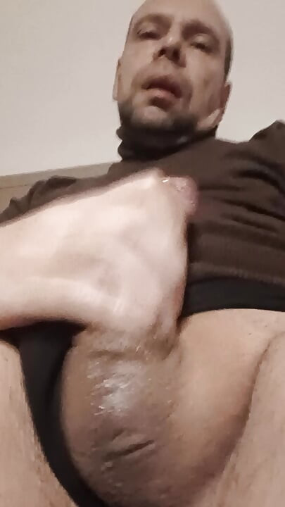 Dirty talk et je me lèche la bite je gémis de plaisir en me suçant