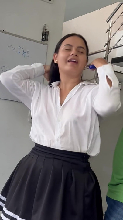 ฉันเย็ดครูสอนภาษาอังกฤษอย่างหนักระหว่างเรียน คลิป 1