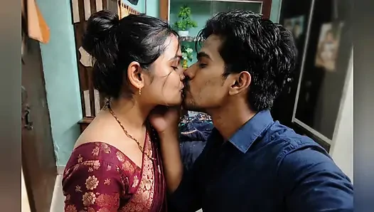 Telugu-ehefrau fickt mit romantischem kuss-video