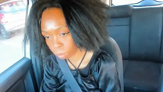 Игра с моим вибратором Lili на улице