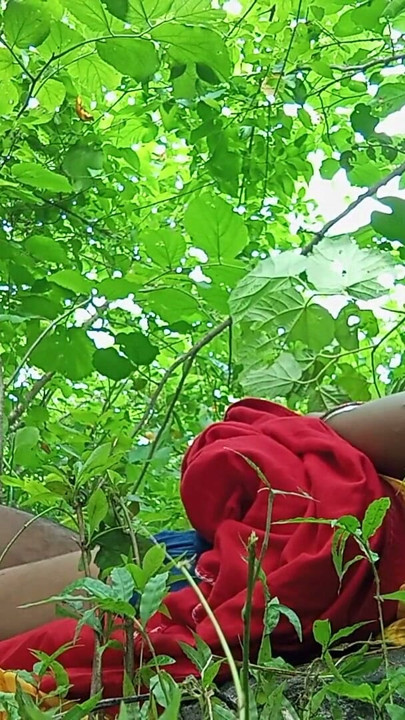 Indian village couple coming fast time nearest area and sex with outdoor romantic hot fun. | Clip 1