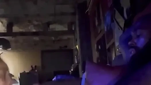 Dün gece arabayla yolculuk yaptı