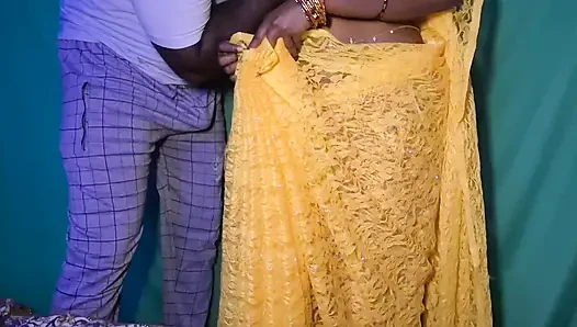 Navel and Erotic Show of Tamil Married Bhabi