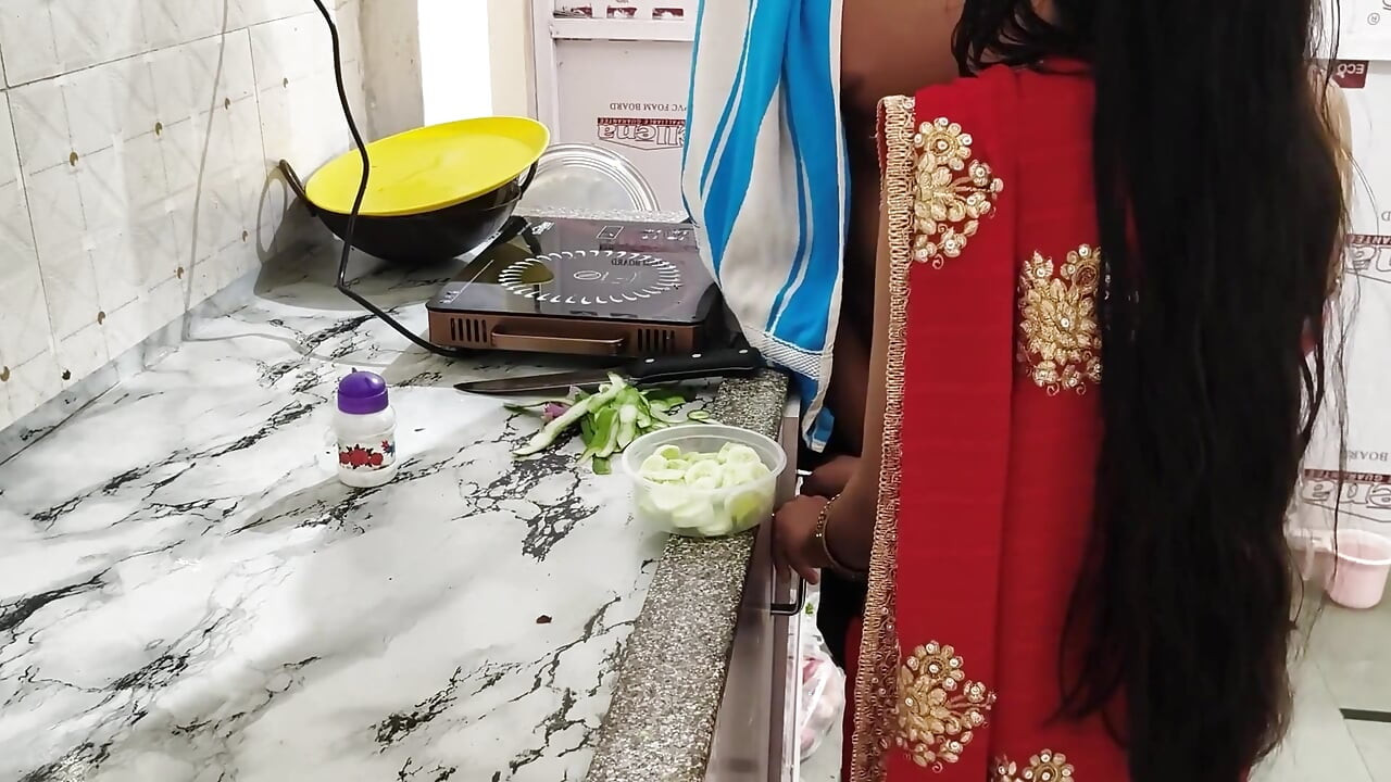 Bhabhi Quente Seduzida por Dever em Comida Caseira