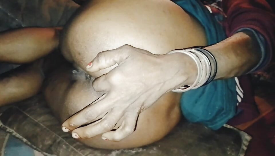 When I saw the fat ass from behind, the water came out, a desi sister-in-law who is very sexy