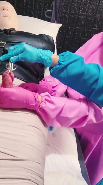 Finger sounding mummified patient