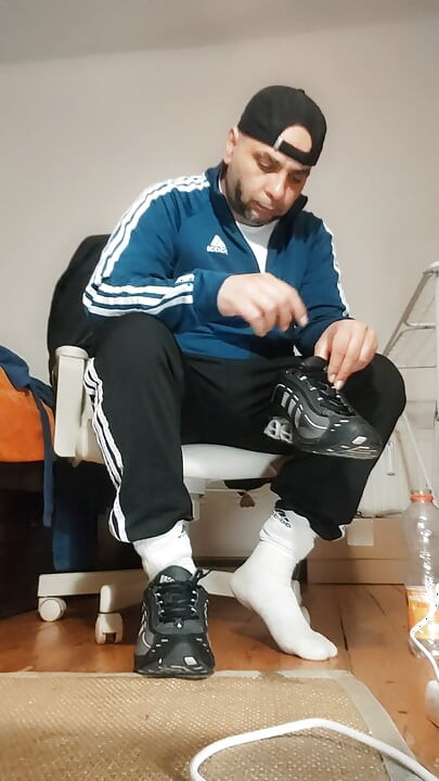 Spor ayakkabılarıma boşal