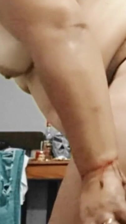 Full brutal analsex-video for en moden bestemor | klipp 1