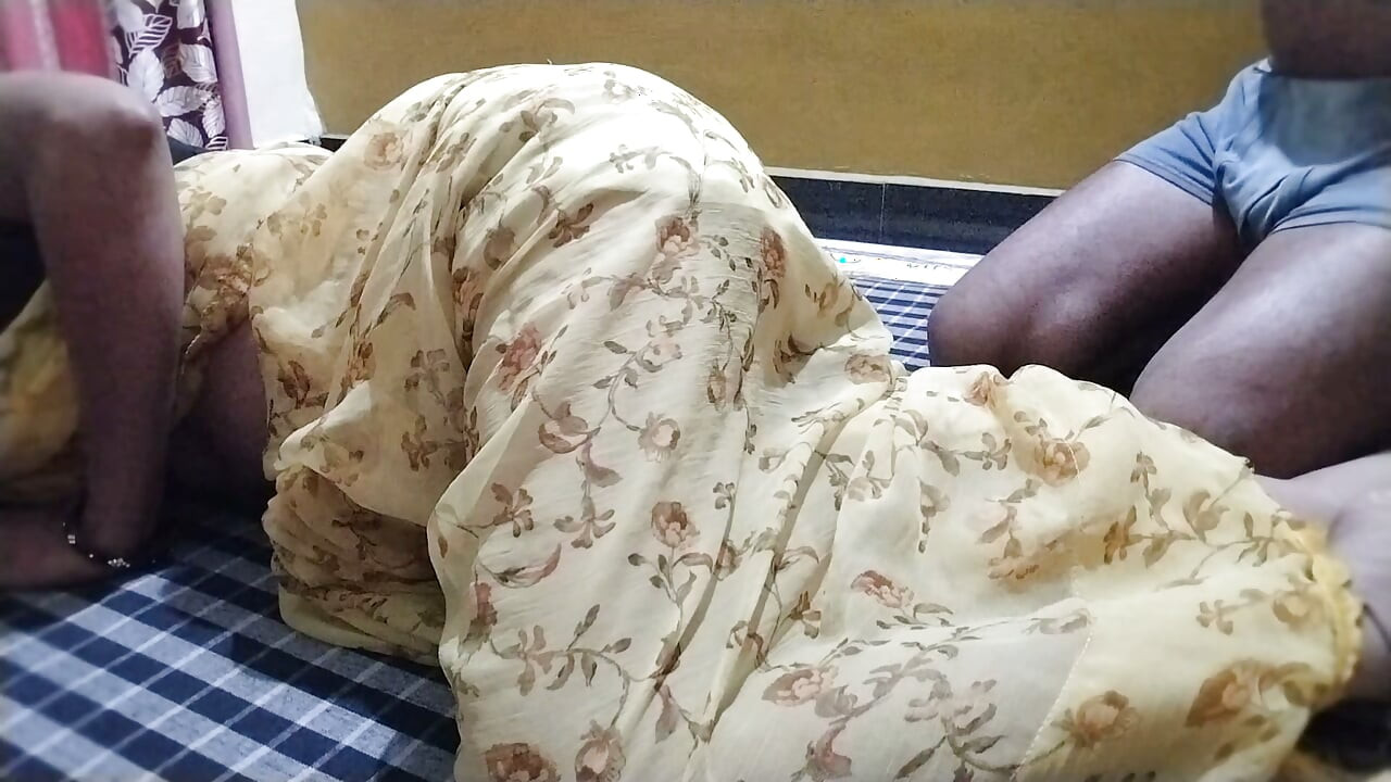 Гаряча сцена сексу з Payal Bhabhi 🔞 Знімає сарі — і одразу починається пристрасний роман