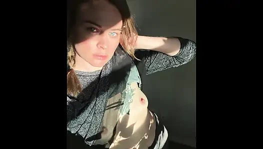 Pacar ngentot pacar penurut dengan dildo besar