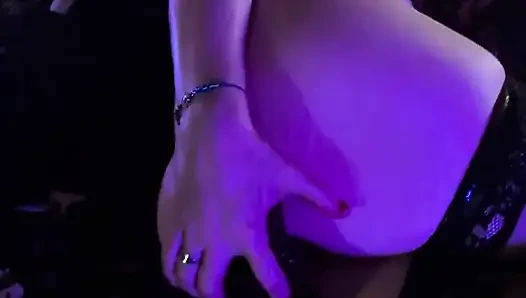 Двойной Дилдо Большого Черного Члена Со Спермой На Пальцах Ног В Конце!