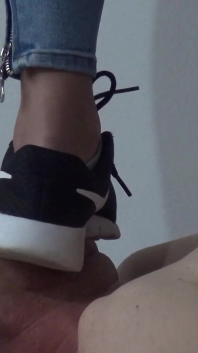 Крок з adidas в роті | Кліп 3