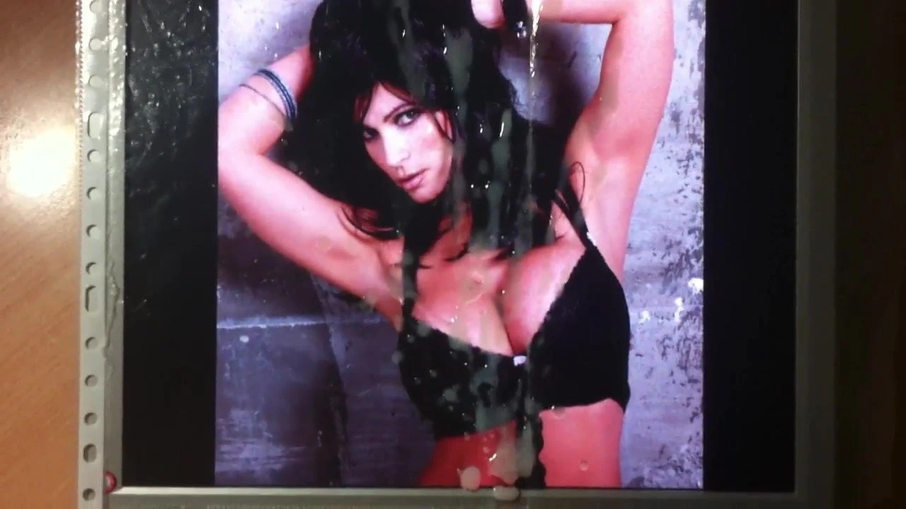 Denise milani počast spermi