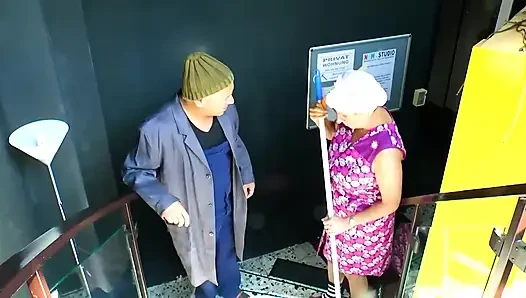Yaşlı çift aşık