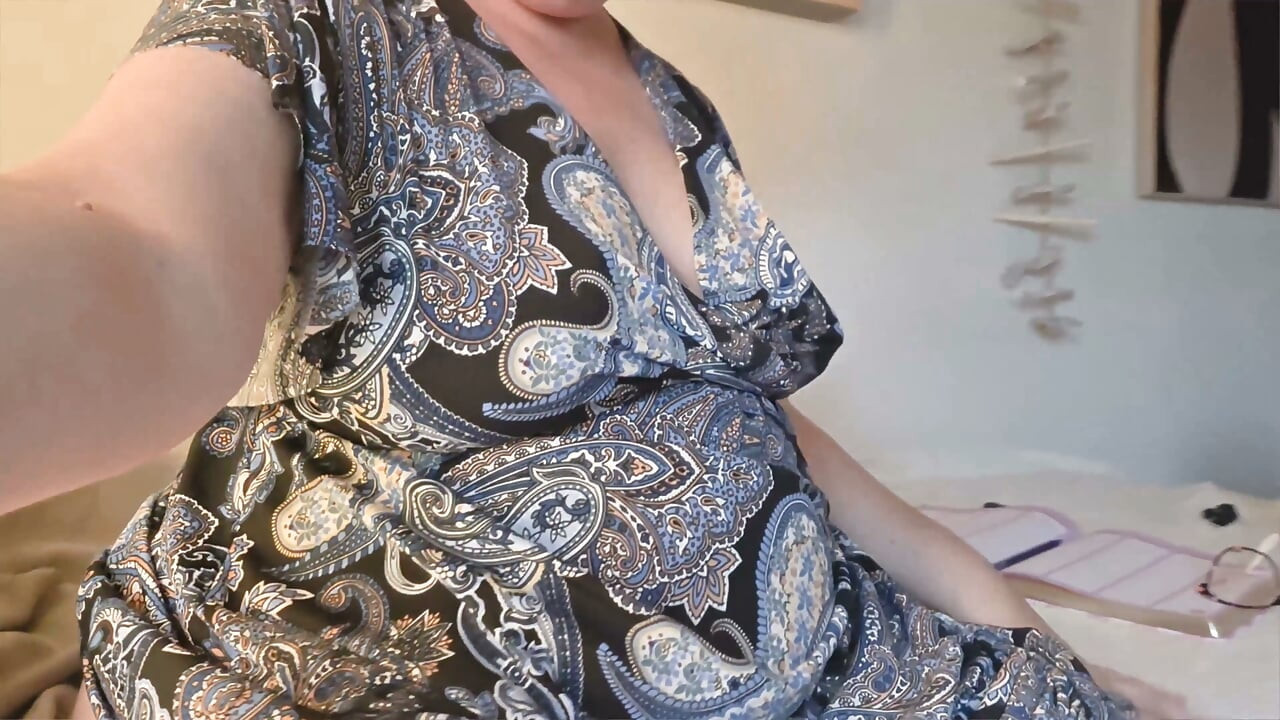 體重增加很多，巨大毛茸茸的肚子與豐滿曲線全曝光