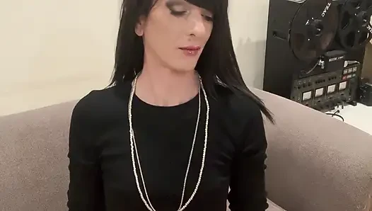 Trans mum is ready for your cock!