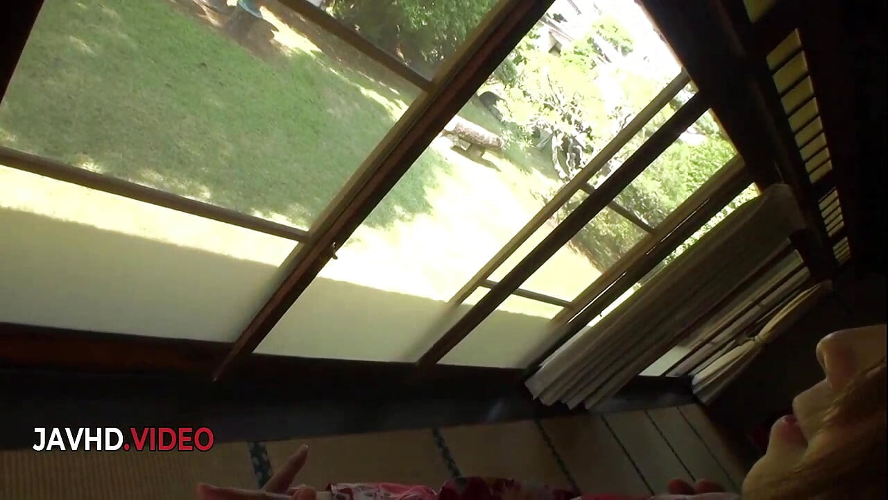 Hitomi Oki bere tvrdé pov šukání po intenzivním japonském kouření