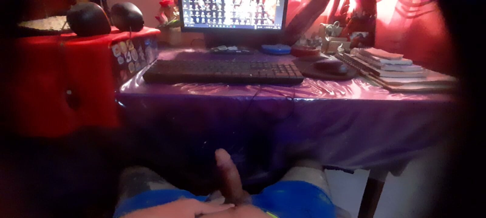 Playing with my penis.. 🍆
