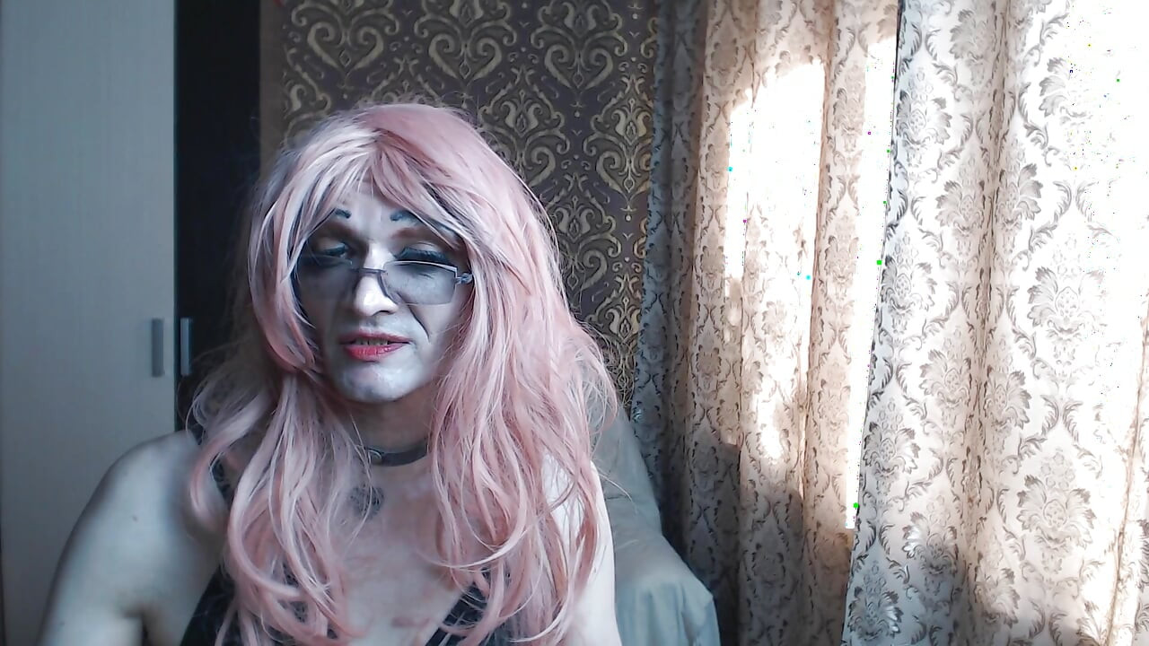 اخلع سراويلك الداخلية وخذها كلها في فمك.