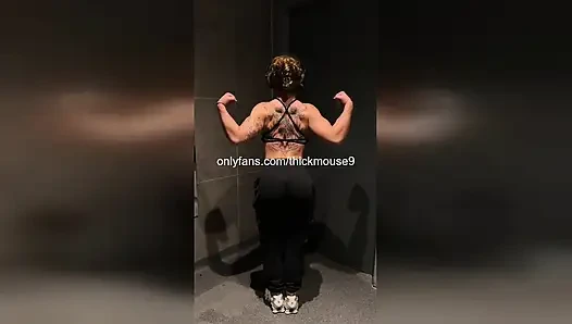 Pamer memek tidak sengaja usia 18 tahun selama livestream