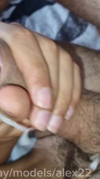 “我把精液倒进她的洞里，并把精液从她的大鸡巴上抽干了精液，然后被一个女郎狠操了”