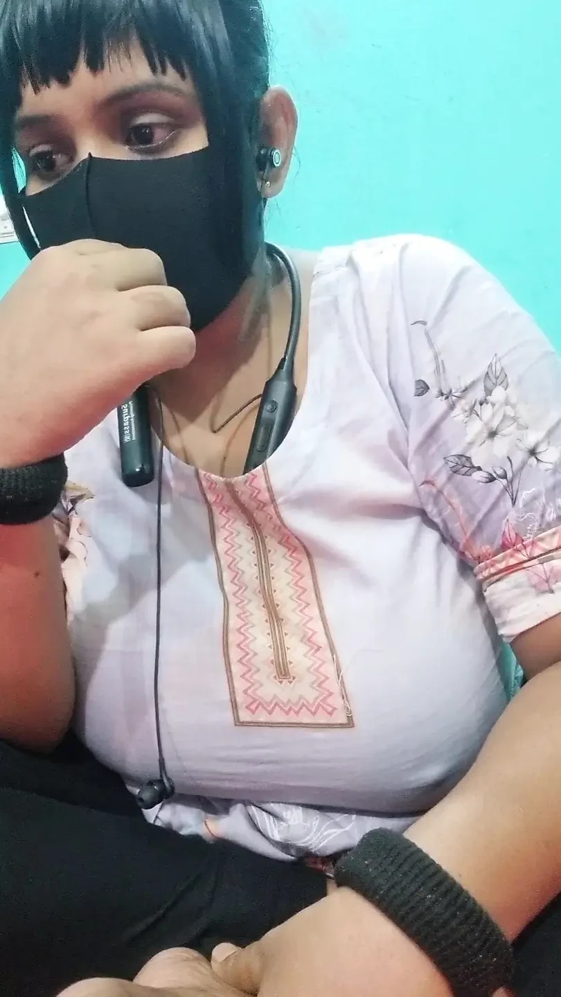 Click If You Can Handle The Heat Solo Girl