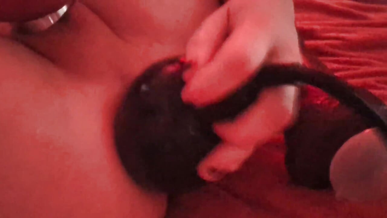 Femboy cvili dok mu se rupa rasteže