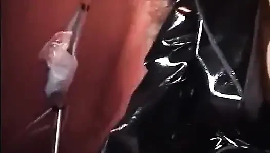 Jessica Rizzo in zwei szenen als un sättliche ehefrau