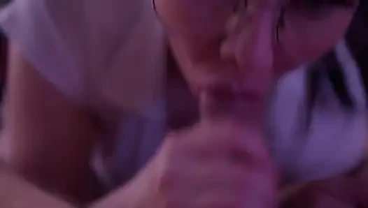 Sürtük gırtlağına kadar sakso çekiyor