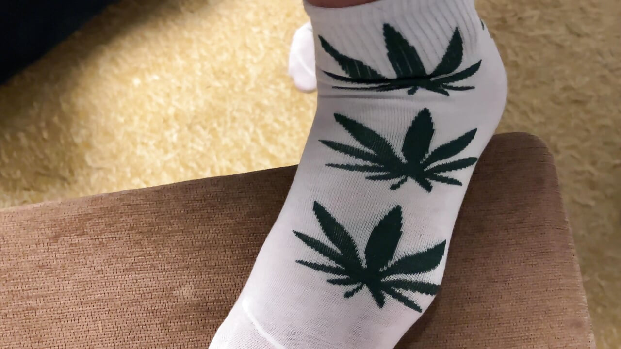 Gay Solo - Green Leaf Socks & White Cotton Fetish in Bedroom