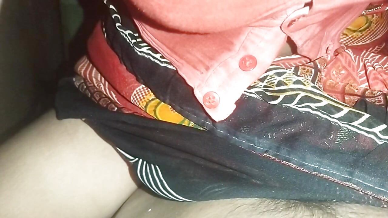Indian bhabhi morning sex in outdoor