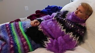 Sweter Fetysz Mohair i Angora. W polarowym swetrze łóżko z kilkoma moimi swetrami fetysz dla trochę zabawy.