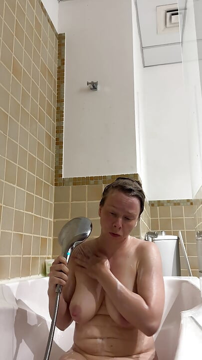 Hot Teen Soaped up and Shaved