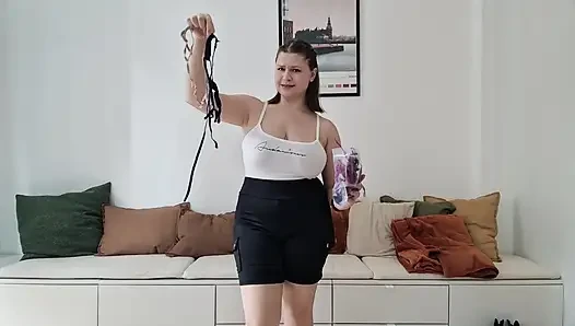 Kostenloser Mikro-bikini anprobieren - welche farbe sieht am besten aus?