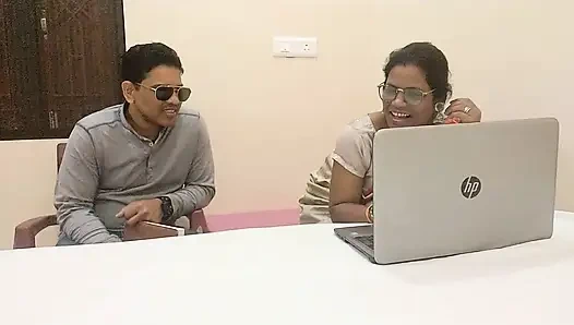 Sevimli delhi it profesörü öğrenciyle evde sari içinde ateşli seks