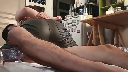 2582tec_French bekleidete amateurin fickt muschi und liebt es, arschloch zu lecken