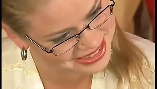 Zwei Gossbusige Lesbische Sekretärinnen