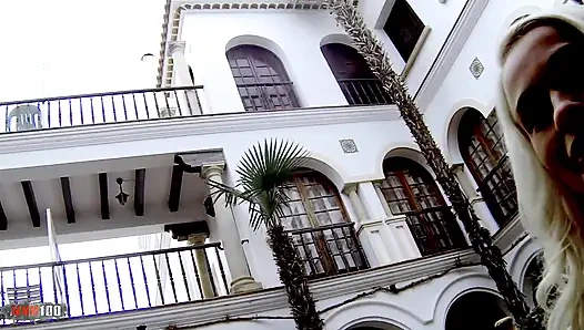 Cindy Sun ist ein köstlicher kleiner finnischer touristenarsch, der im wald gefickt wird